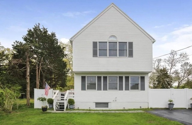 Cozy Modern 2BR Near Grays Beach