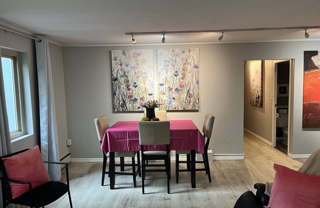 Cozy Modern Condo Next To Convention Center