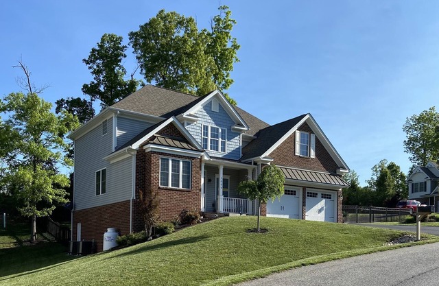Cozy Modern Cottage Style Home minutes from VT, RU, Christiansburg Aquatic Cente