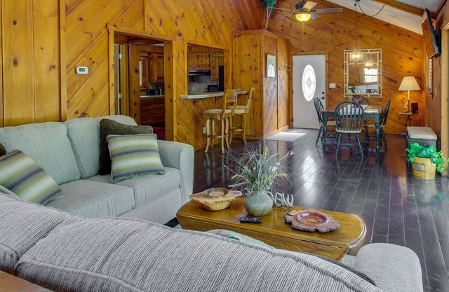Cozy Moneta Getaway Near Smith Mountain Lake!
