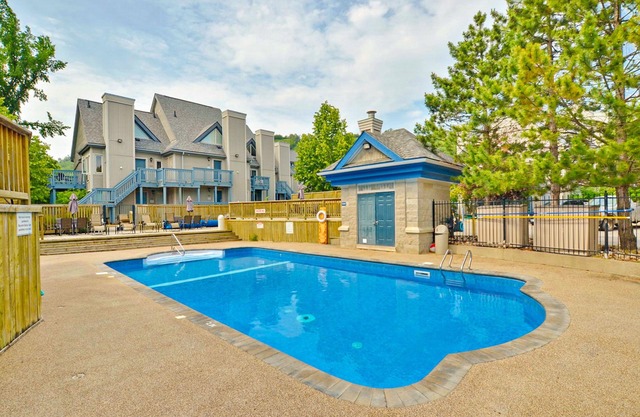 Cozy, mountain-view condo with fireplace, pool, tennis & balcony - walk to lift