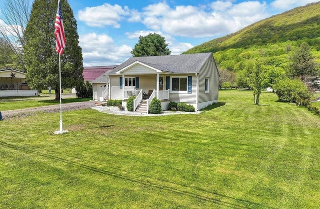 Cozy Mountain Getaway - Near Rickett’s Glen