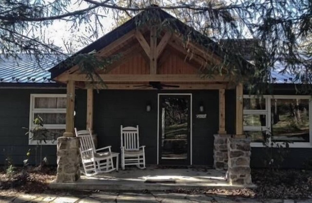 Cozy Mountain home near Covington, Virginia, The Greenbriar and Homestead