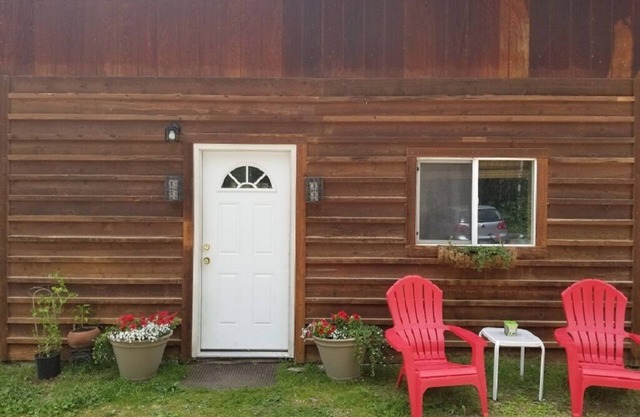 “Cozy Mountain Suites - #3 just 5 minutes from Glacier Park”