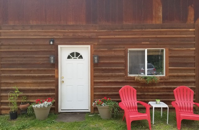 “Cozy Mountain Suites - #5 just 5 minutes from Glacier Park