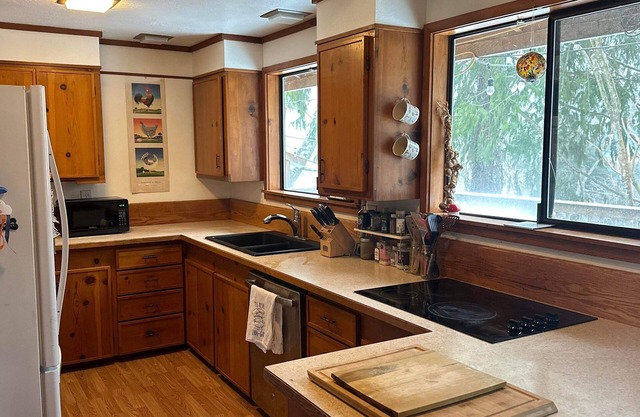 Cozy mountain valley rancher close to abundant outdoor recreational activities