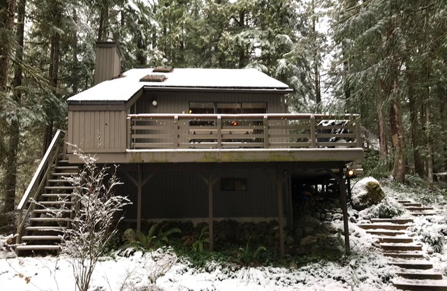 Cozy Mt Baker SnowLine Cabin