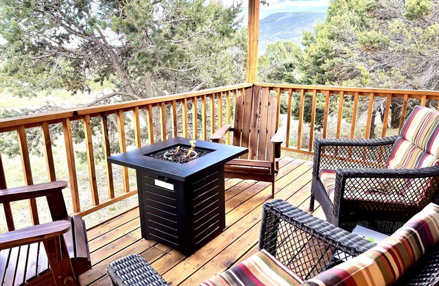 Cozy MTN View Cabin-Ski Wolf Creek 22 miles Fire Pit-WiFi-Dog Friendly!