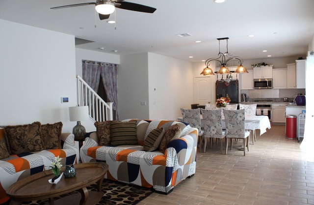Cozy new house/Ontario Airport*vacation rentals/说中文