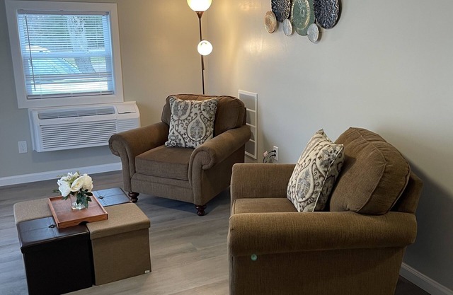 Cozy newly renovated 2 bedroom bungalow-centrally located!