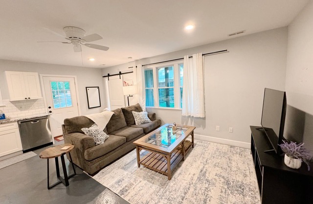 Cozy North Raleigh Guest House - near RDU, DTR, + major Hospitals