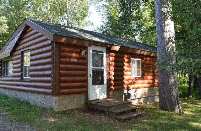 Cozy northwoods cabin retreat w/water access