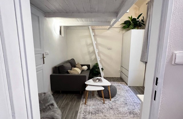 Cozy Oasis: Central & Quiet