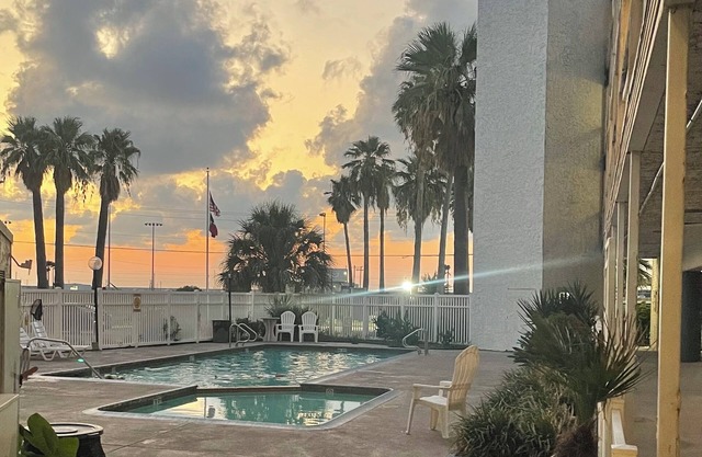 Cozy Oceanfront Condo Incredible balcony views of North beach