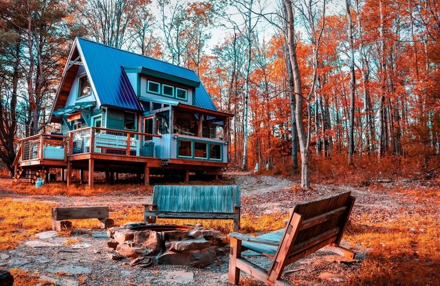 Cozy Off-grid Cabin within a private setting loaded with spa like amenities