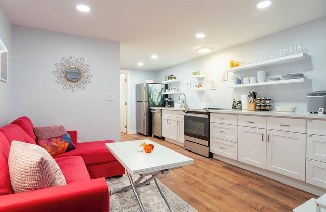 Cozy One Bedroom Apt - Arboretum/Montlake, UW, Husky Stadium, UWMC, Madison Park