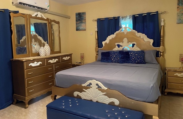 Cozy one bedroom for your getaway in Jamaica!