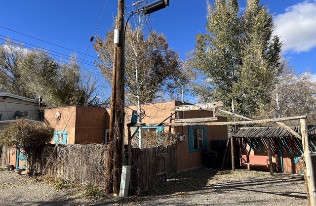 Cozy, peaceful home in quiet neighborhood. Permit #03015