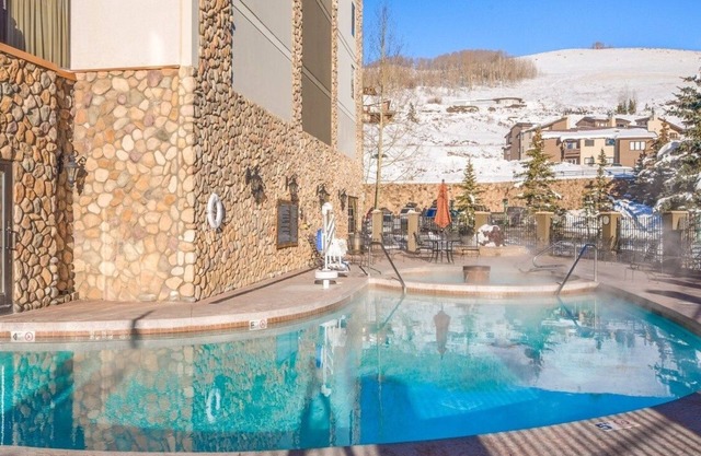 Cozy Pet-friendly King Studio In Mt. Crested Butte Condo - No Cleaning Fee! by RedAwning