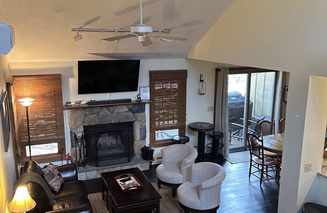 COZY PET-FRIENDLY HOUSE THAT YOUR FAMILY WILL LOVE IN CAMELBACK MOUNTAIN-