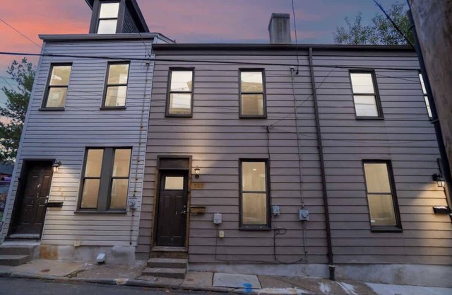 Cozy Pittsburgh House: Fire Pit, Free WiFi!