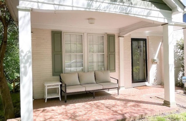 Cozy Plaza Midwood Charmer, Close to it All
