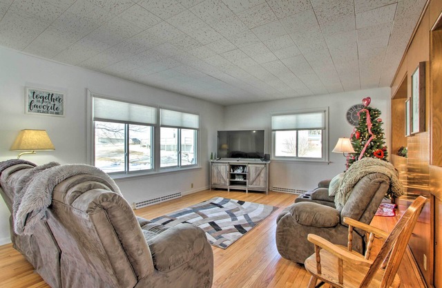 Cozy Postville Retreat w/Fireplaces & Yard!