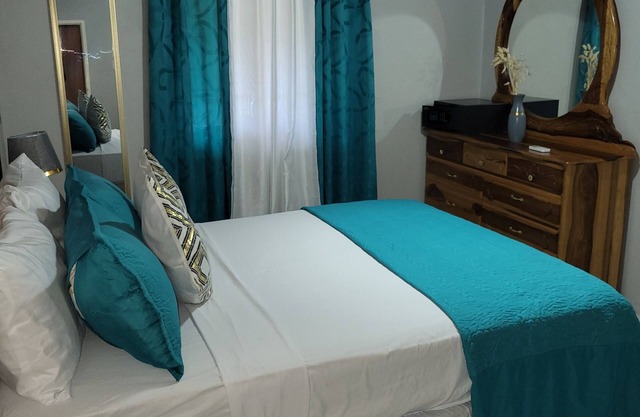Cozy & private 2BR home with AC ,WIFI and Free parking