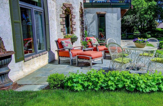 Cozy Private Cottage overlooking the St. Croix River Valley