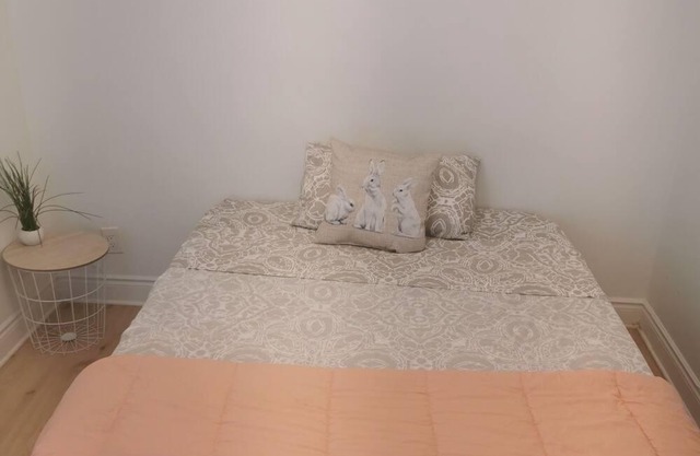 Cozy private room in communal home
