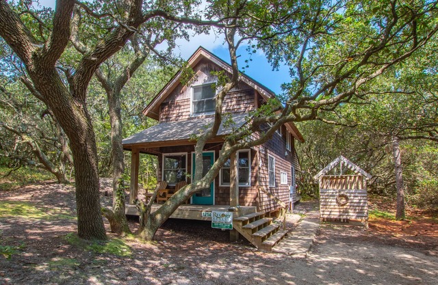 Cozy, Quaint and Cute! Oceanside Corolla - 2 Bedrooms.