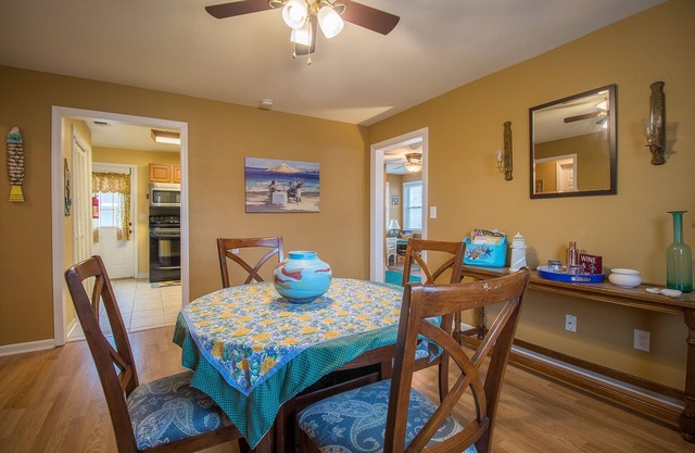 Cozy, Quiet, Central, Live like a local, Cottage Experience, Spring and Summer!