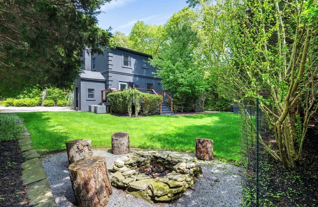 Cozy quiet gem, private & fenced in backyard