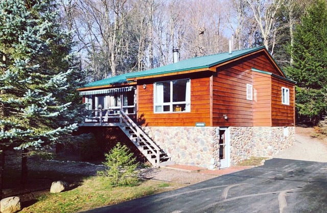 Cozy, Quiet Old Forge Getaway, just Minutes from The Fulton Chain Lakes