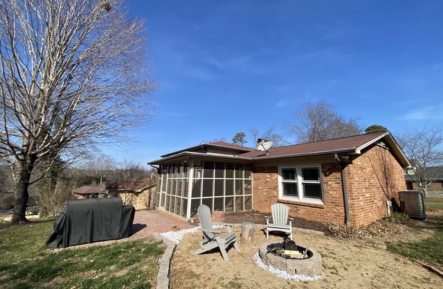 Cozy Ranch by Lake Hickory w/Patio & great Fire Pit