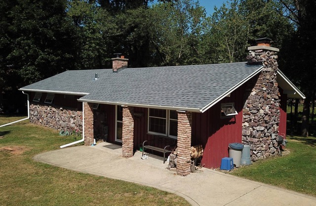 Cozy Redstone Cottage on WI River- pets welcome!
