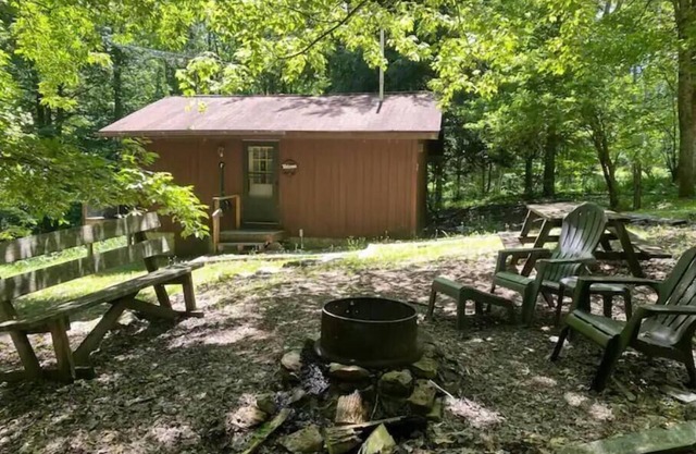 Cozy relaxing studio cabin # 7 , at Deep Woods Cabins