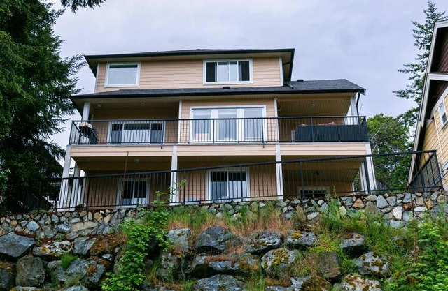 Cozy Renovated Oasis W Private Terrace & Parking