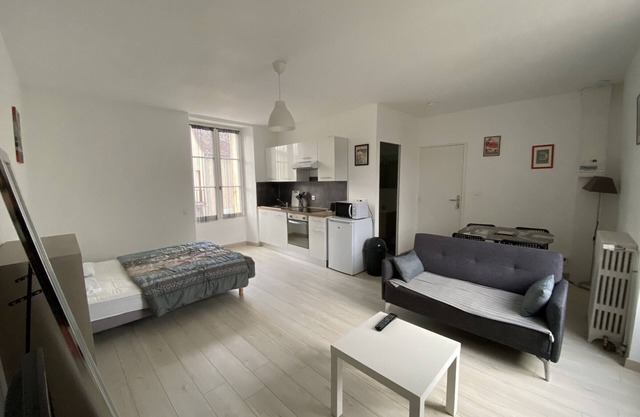 Cozy Renovated Studio with WiFi near Saint Roch Thermal Baths