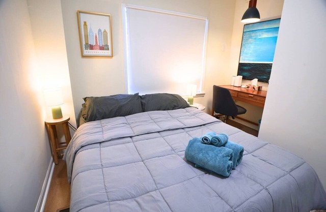 Cozy renovated South Philly APT with backyard near Stadiums and Center City