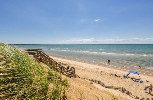 Cozy Retreat w/Great Views of Town Cove!
