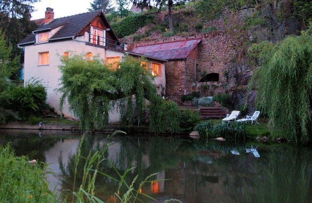 Cozy Riverfront House with Views in Charming Medieval Town - Discounts Available