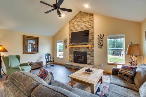 Cozy Ronald Retreat with Community Amenities!