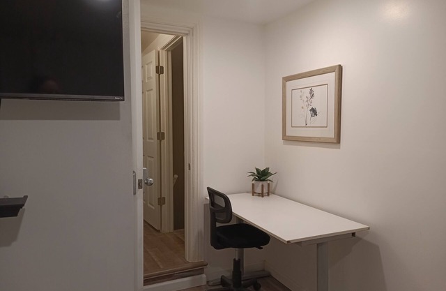 Cozy room with private bathroom in Pottsville PA by Route 61 near Locust Lake