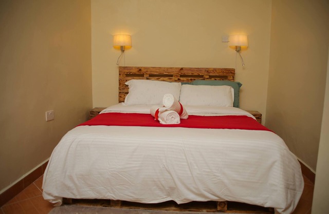Cozy, Rustic, One bedroom condo 5 minutes from CBD