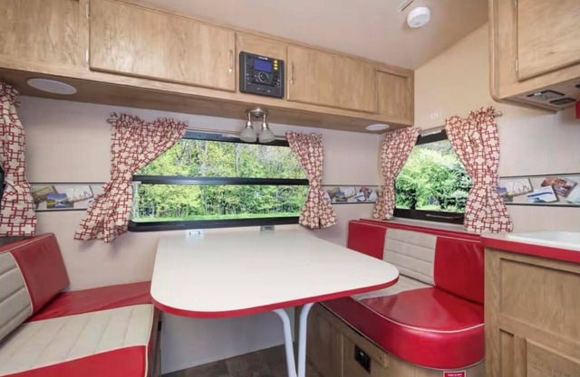 Cozy RV in Terrific Texarkana with WiFi, AC