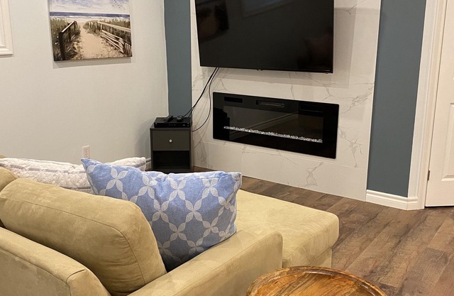 Cozy Sandy Pines Cottage Suite, right on Lake Huron in a Carolinian Forest,