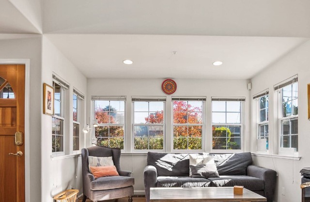 Cozy Seabright Beach Cottage