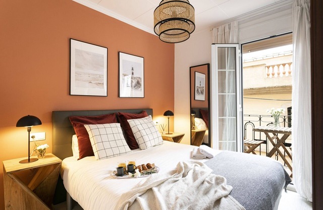 Cozy Seaside Getaway in Barceloneta – Steps from the Beach!