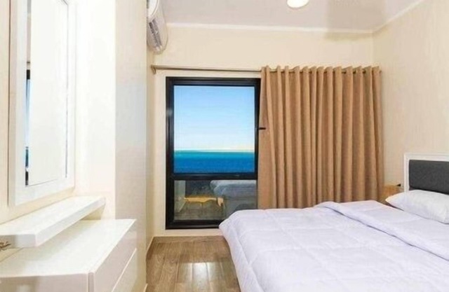 Cozy Seaview Apartments + City Life